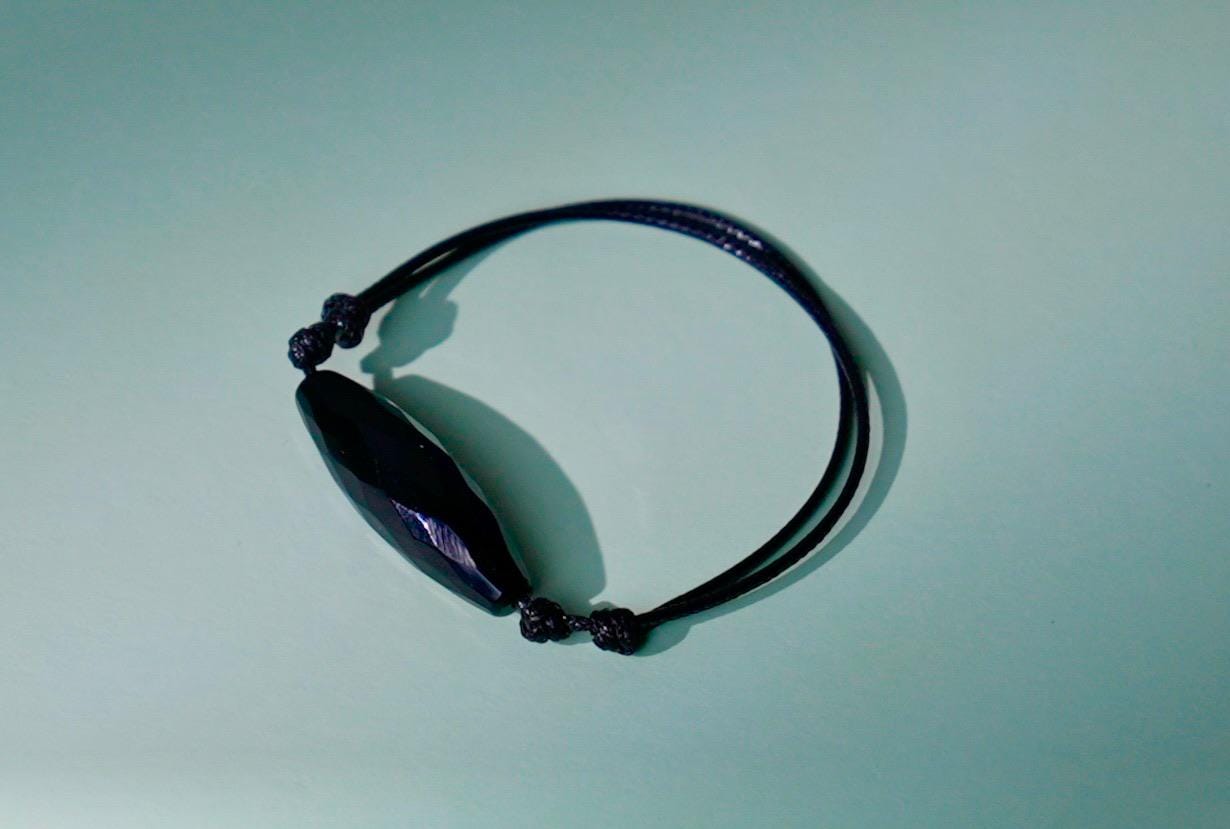 Black Obsidian Crystal Bracelet – Faceted Protection Stone – Adjustable Cord for Men & Women – Energy Healing Jewelry – Minimalist Gift